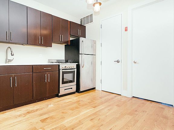 2nd image of 623 Park Pl APT 2