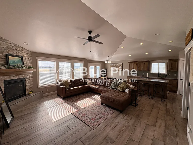 1890 Mesa Canyon Dr — Photo 4