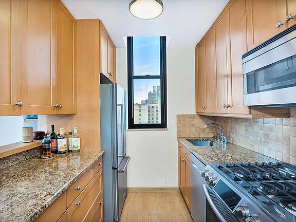 3rd image of 148 W 23rd St APT 11E