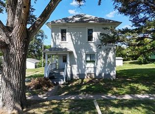 225 N 12th St, Chariton, IA 50049
