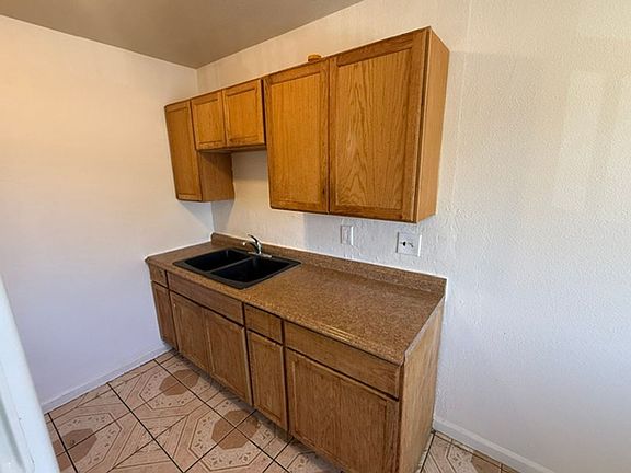 5th image of 2114 Bush Ave APT F