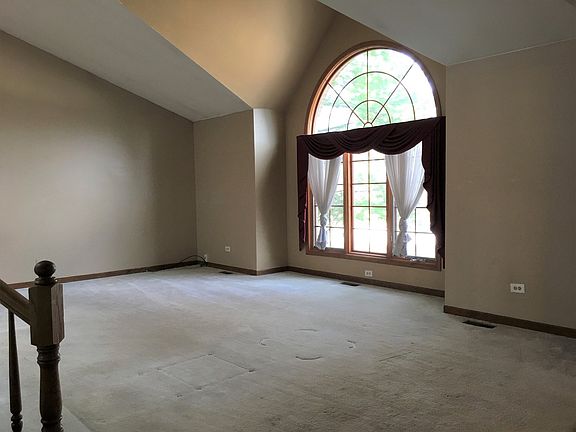 3rd image of 65 Erin Dr