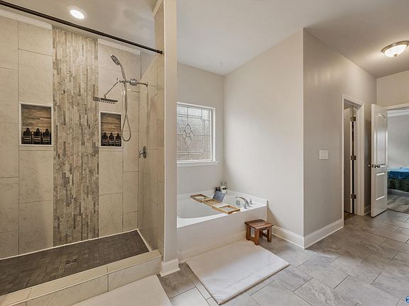 3rd image of 280 Falcon Ridge Dr