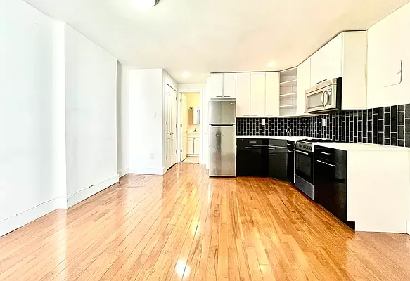 Rented by Pear NYC LLC | media 16