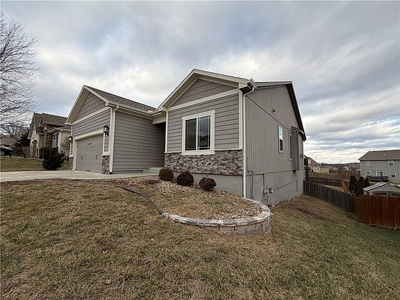 3rd image of 2321 S Heartland Ct