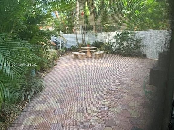 3rd image of 3945 Hyde Park Cir