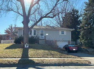 8537 Lakeview Dr, Omaha, NE 68127