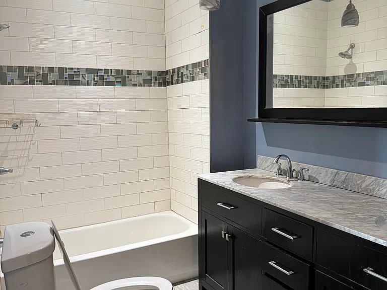 37 Holland Pl #2 — Photo 13