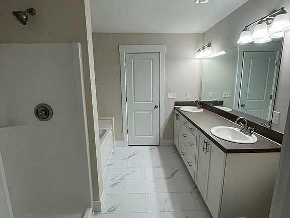 2nd image of 1401 Hardcastle Ave #1