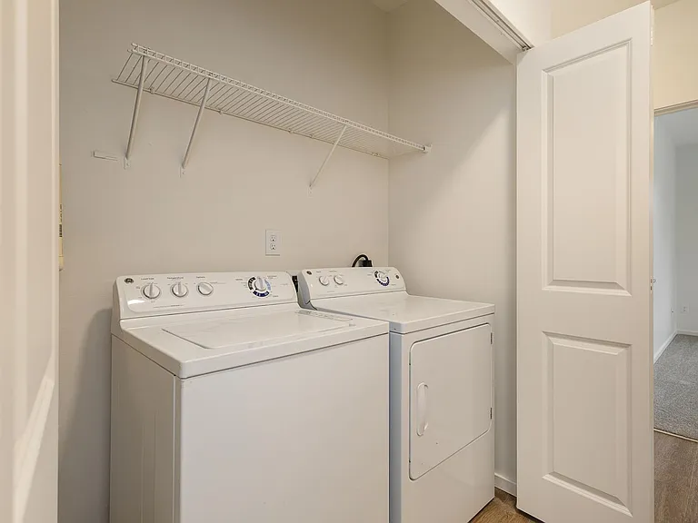 Creekside Apartments — Photo 53