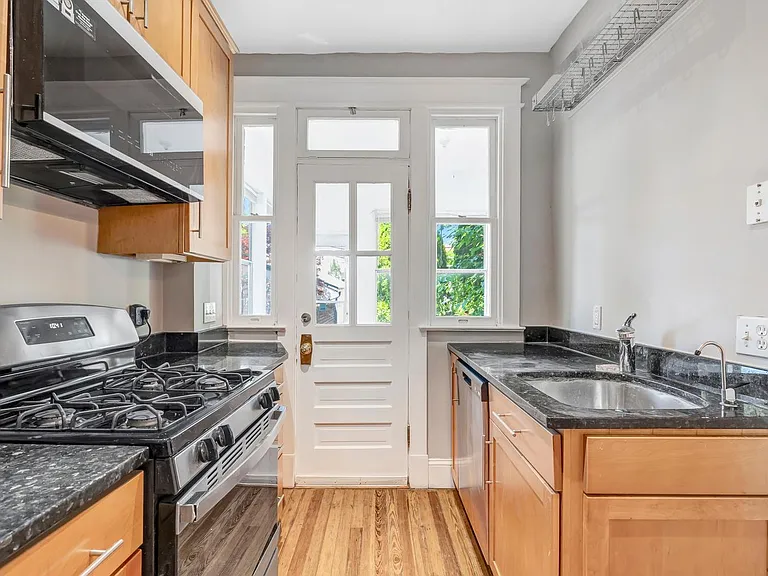 1720 34th St NW — Photo 9