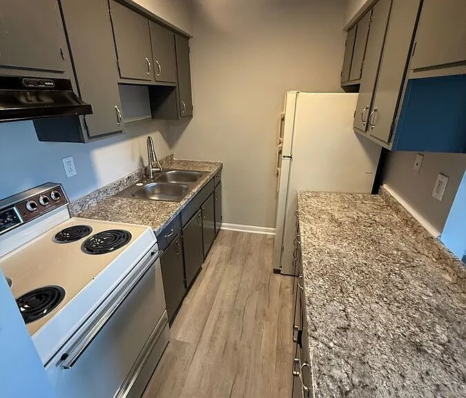 2021 Cambridge Dr #38 — Photo 5