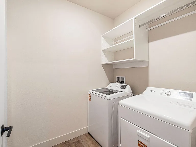 5631-5735 E Revere Dr — Photo 14
