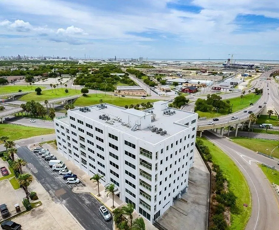 1 bed, 1.0 bath, 1132 sqft, $2,095 — Photo 2