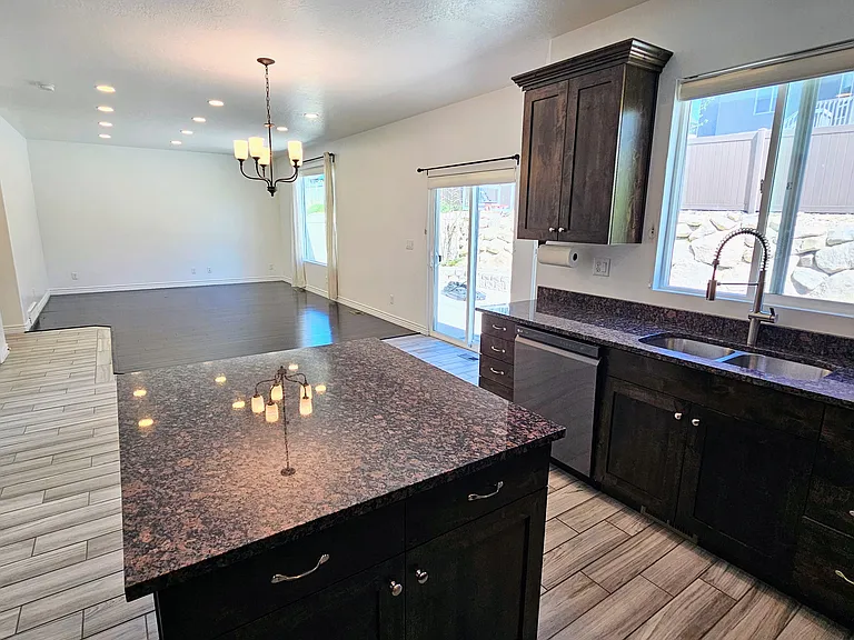 778 W Sunrise Way — Photo 8