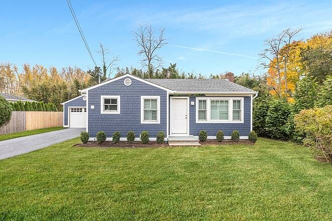 1st image of 4 Hallock Ave