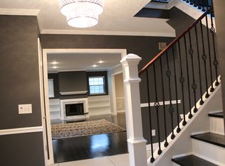 180 Camelot Dr, Huntington, WV 25701