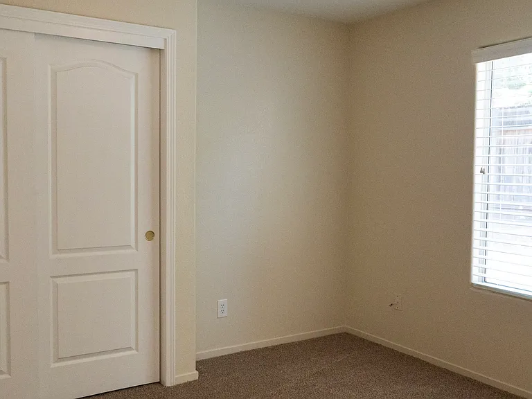1044 E Manhattan Ave — Photo 16
