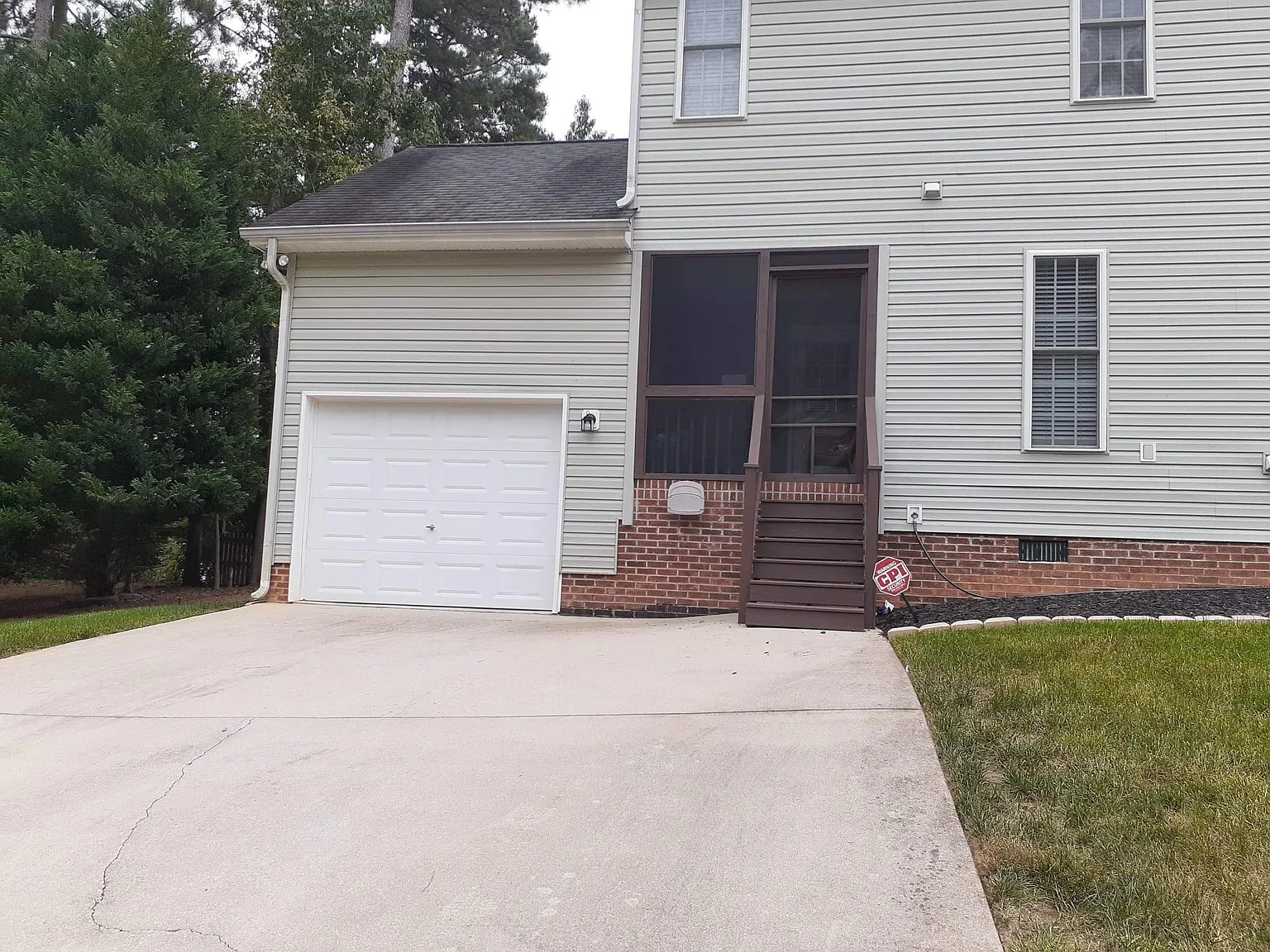 3 bed, 2.5 bath, 1388 sqft, $1,900 — Photo 2