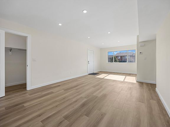 3rd image of 506 Bradley Ct #505