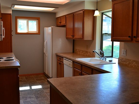 3rd image of 8205 181st Ave E