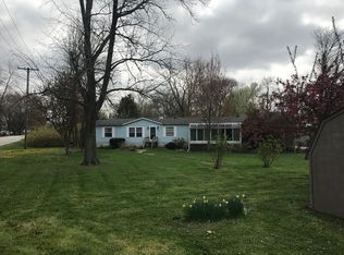 303 S 1st St, Fisher, IL