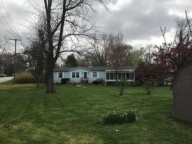 303 S 1st St photo 1