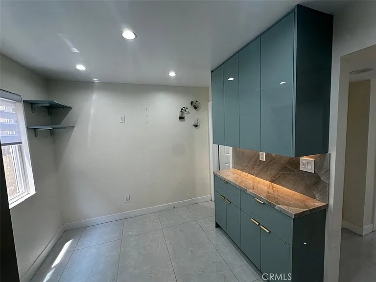 7432 Hazeltine Ave #7 — Photo 14
