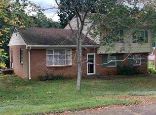 2304 Wakefield Rd, Charlottesville, VA 22901