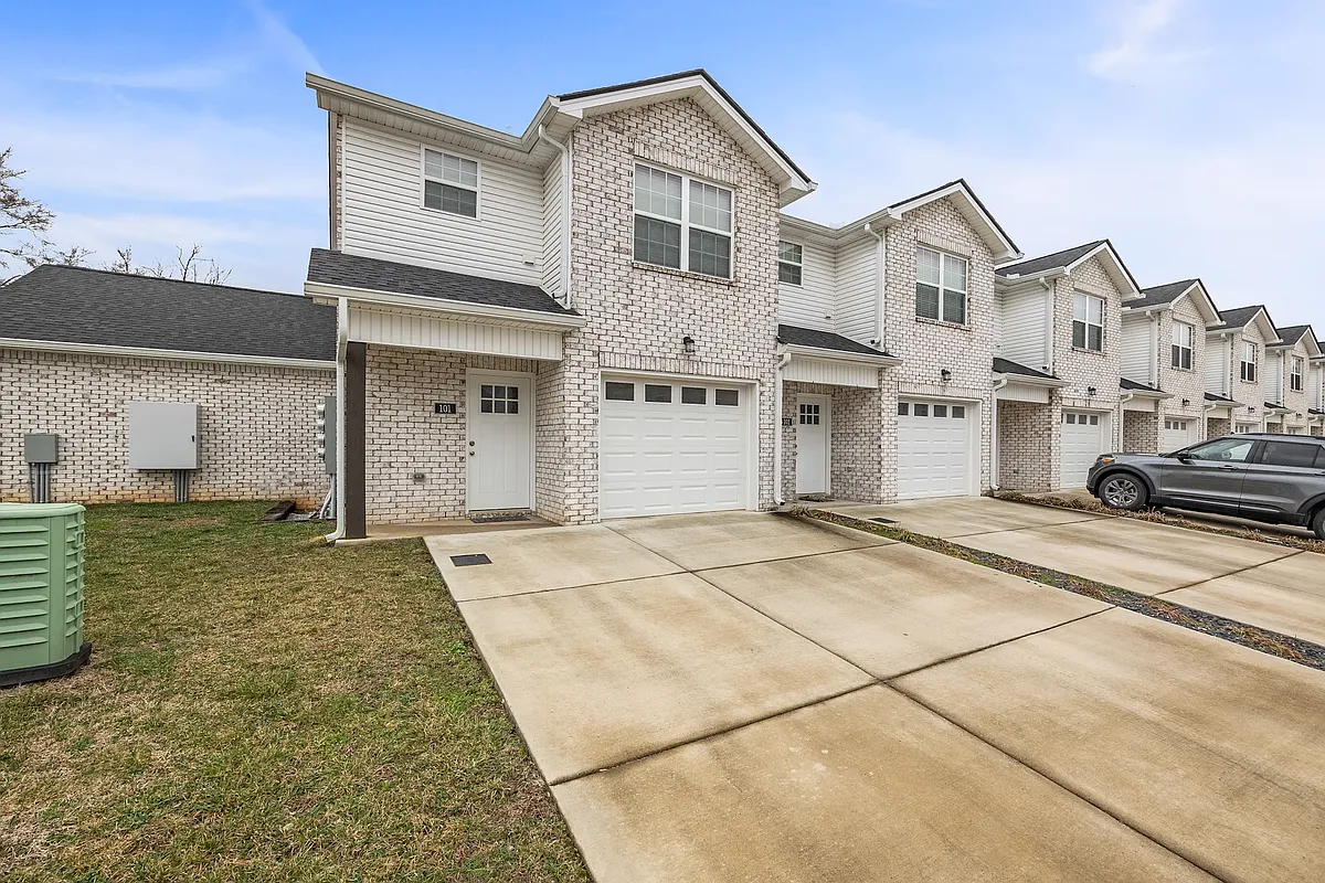 Building Photo - South Maple Townhomes