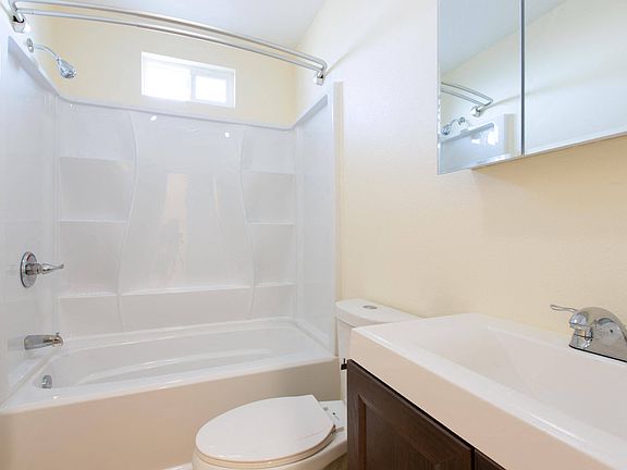 5th image of 121 S Gless St #5