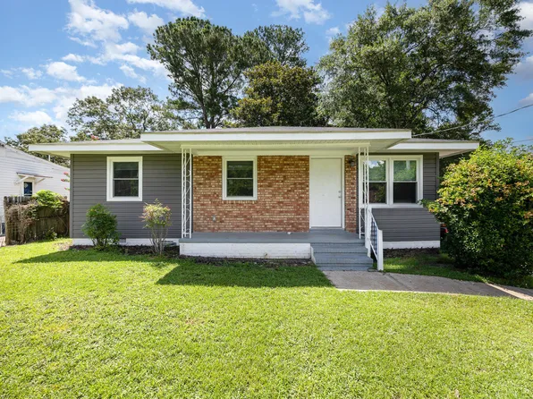 925 Rochester Dr, Fayetteville, NC 28305