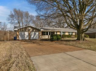 10 Singing Pines Dr, Florissant, MO 63033