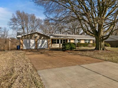10 Singing Pines Dr, Florissant, MO, 63033