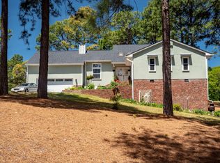 121 Oxford Ct, West End, NC 27376