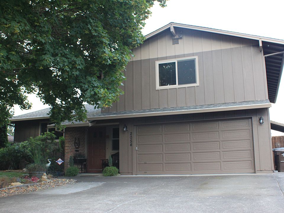1st image of 2054 NE 9th Ave
