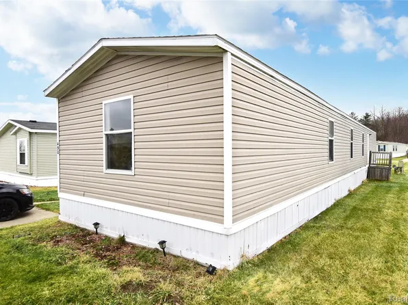 490 Harrison Dr, Davison, MI 48423