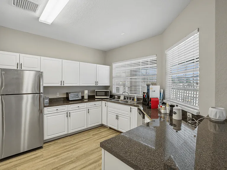 Waterford Pointe Apartments — Photo 13