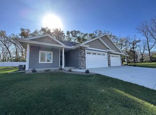 915 Journey Hills Rd, Milton, WI 53563