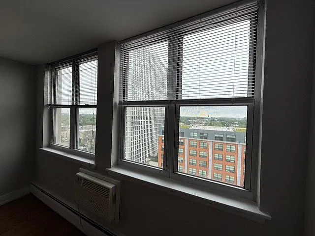 Sheridan Lake - 6401 N Sheridan Rd — Photo 19