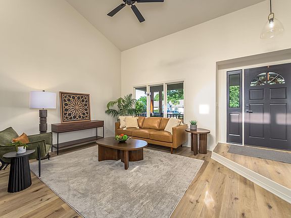 5th image of 2337 S Linden Cir