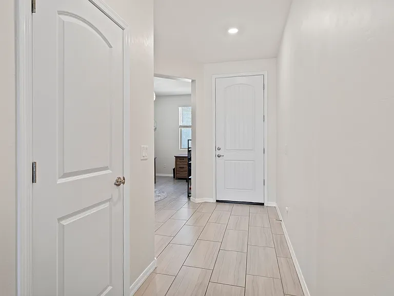10575 W Halsey Dr — Photo 3