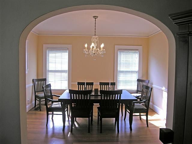 Banquet Sized Dining Room is Perfect for Entertaining!!