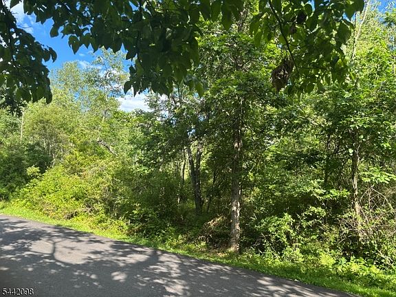 5th image of 316 Old Farm Rd