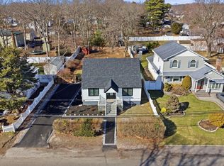 7 E Lakeland St, Bay Shore, NY 11706