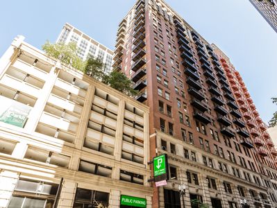 212 W Washington St APT 1203, Chicago, IL, 60606