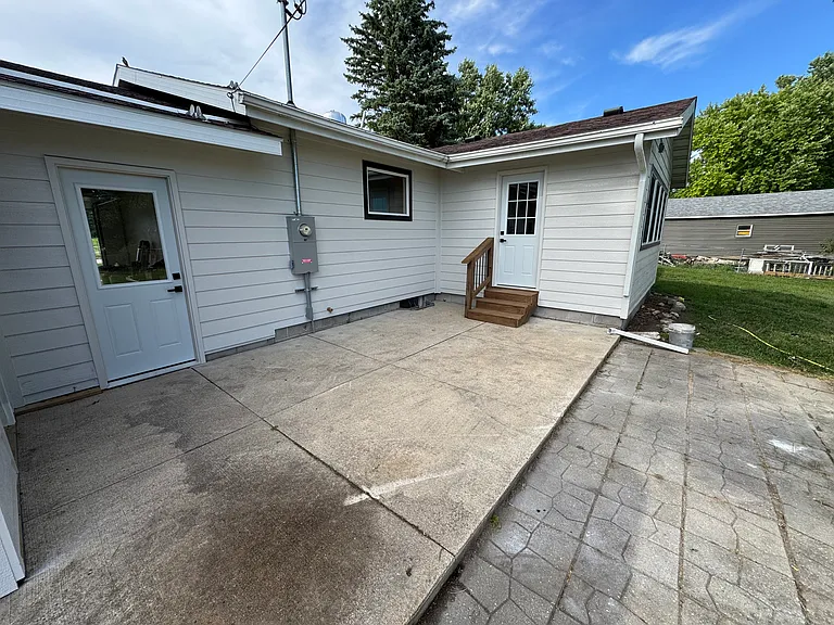 2324 Elm St — Photo 15