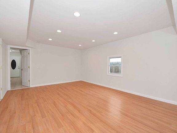 4th image of 310 Wilcox St