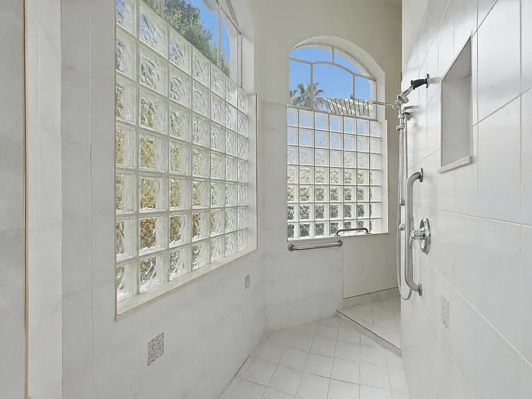 1716 NW 124th Way — Photo 48