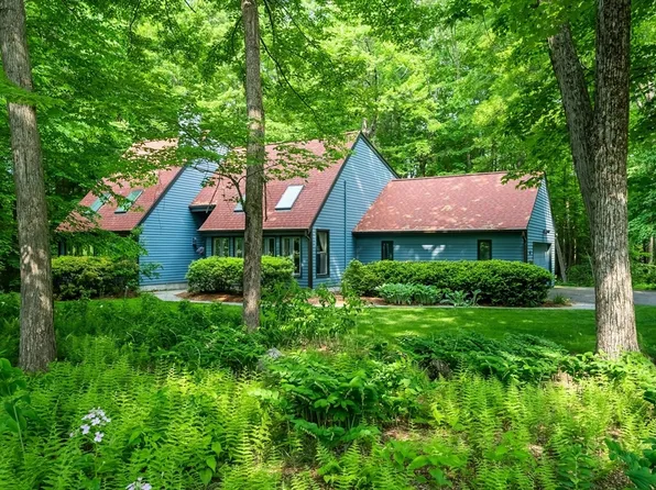 68 Hillcrest Dr, Northampton, MA 01062